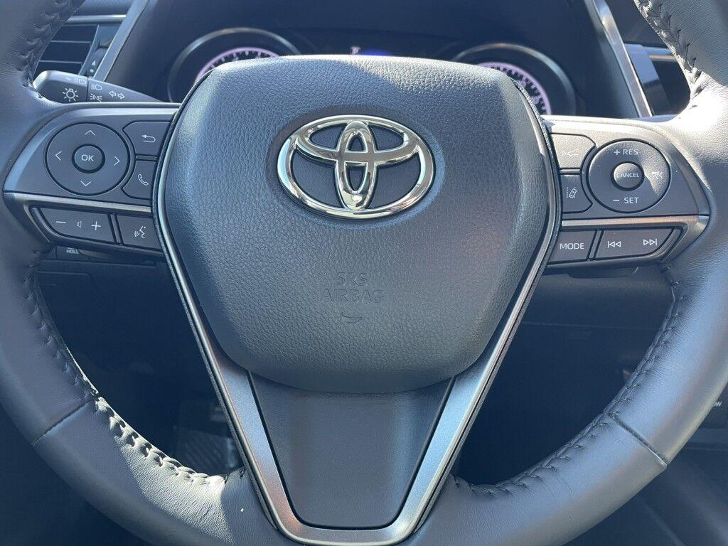 Toyota Camry - Thumbnail 16