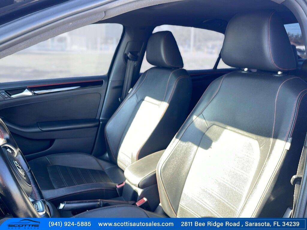 Volkswagen Jetta - Thumbnail 2