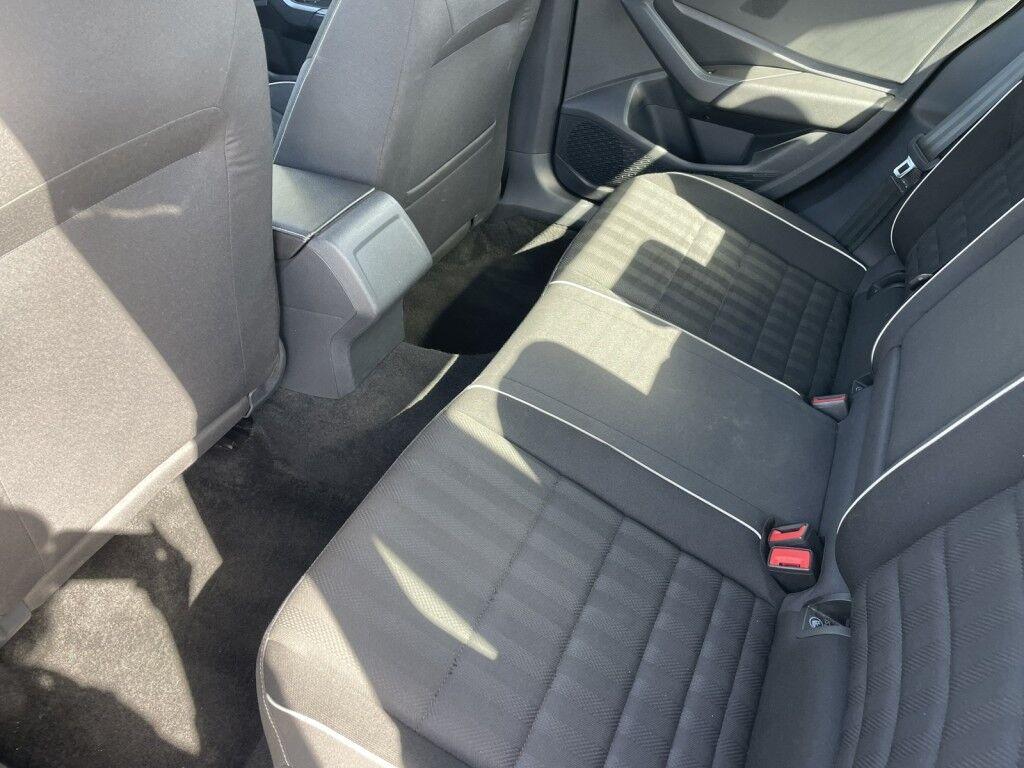 Volkswagen Jetta - Thumbnail 12