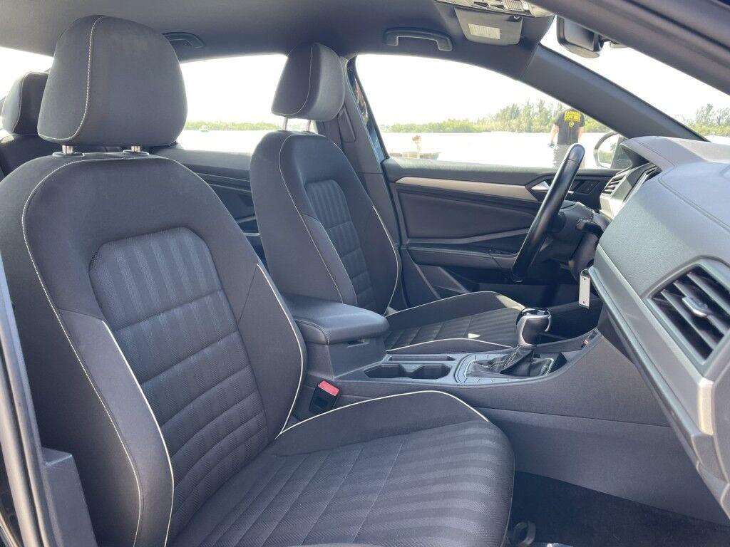 Volkswagen Jetta - Thumbnail 7