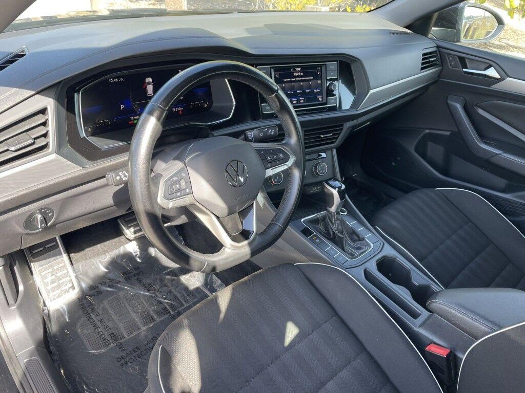 Volkswagen Jetta - Thumbnail 10