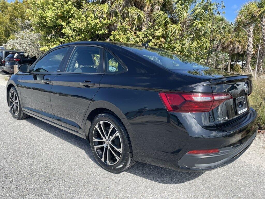 Volkswagen Jetta - Thumbnail 5