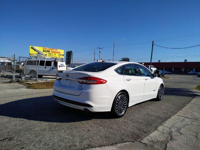 Ford Fusion Hybrid - Thumbnail 5
