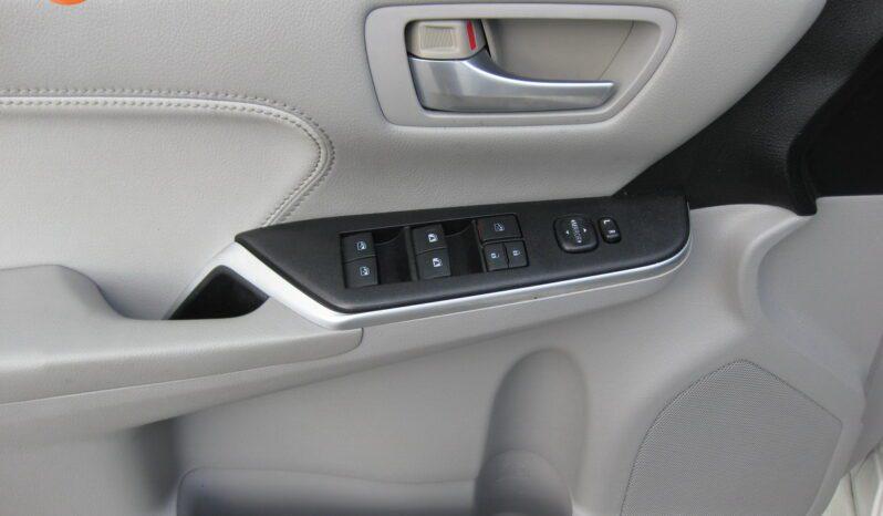 Toyota Camry - Thumbnail 11