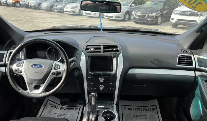 Ford Explorer - Thumbnail 19