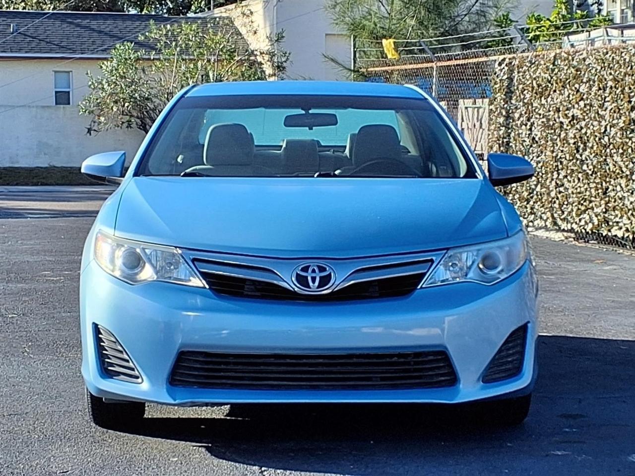 Toyota Camryle 4D Sedan - Thumbnail 2