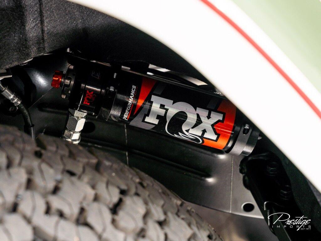 Ford Bronco - Thumbnail 3