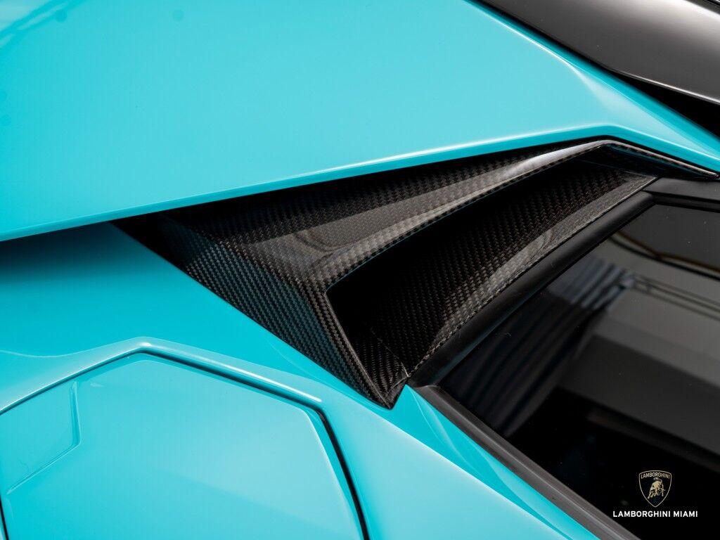 Lamborghini Aventador - Thumbnail 3
