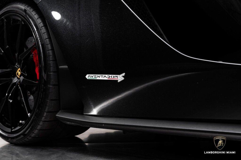 Lamborghini Aventador - Thumbnail 4