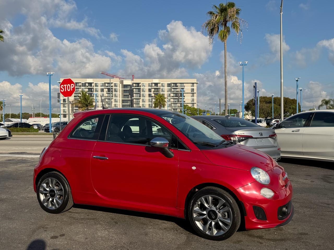 Fiat 500 Lounge Hatchback - Thumbnail 2