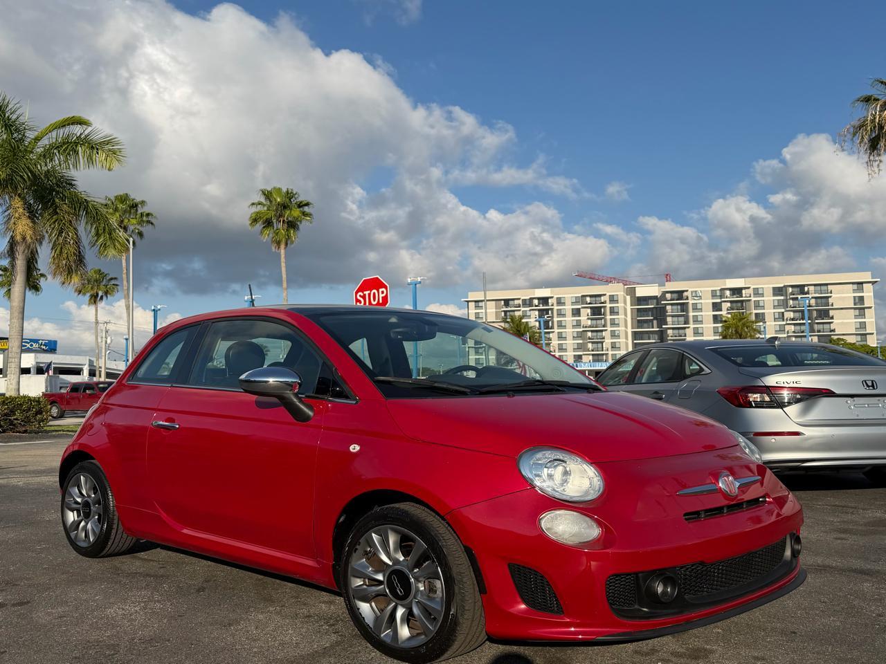 Fiat 500 Lounge Hatchback - View 1