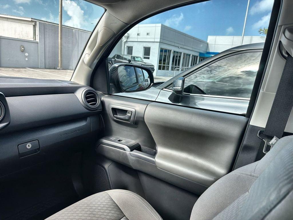 Toyota Tacoma Sr 4Wd Double Cab - Thumbnail 12