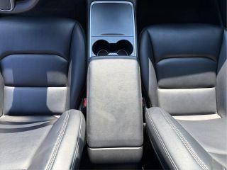 Tesla Model 3 - Thumbnail 2