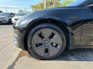 Tesla Model 3 - Thumbnail 4