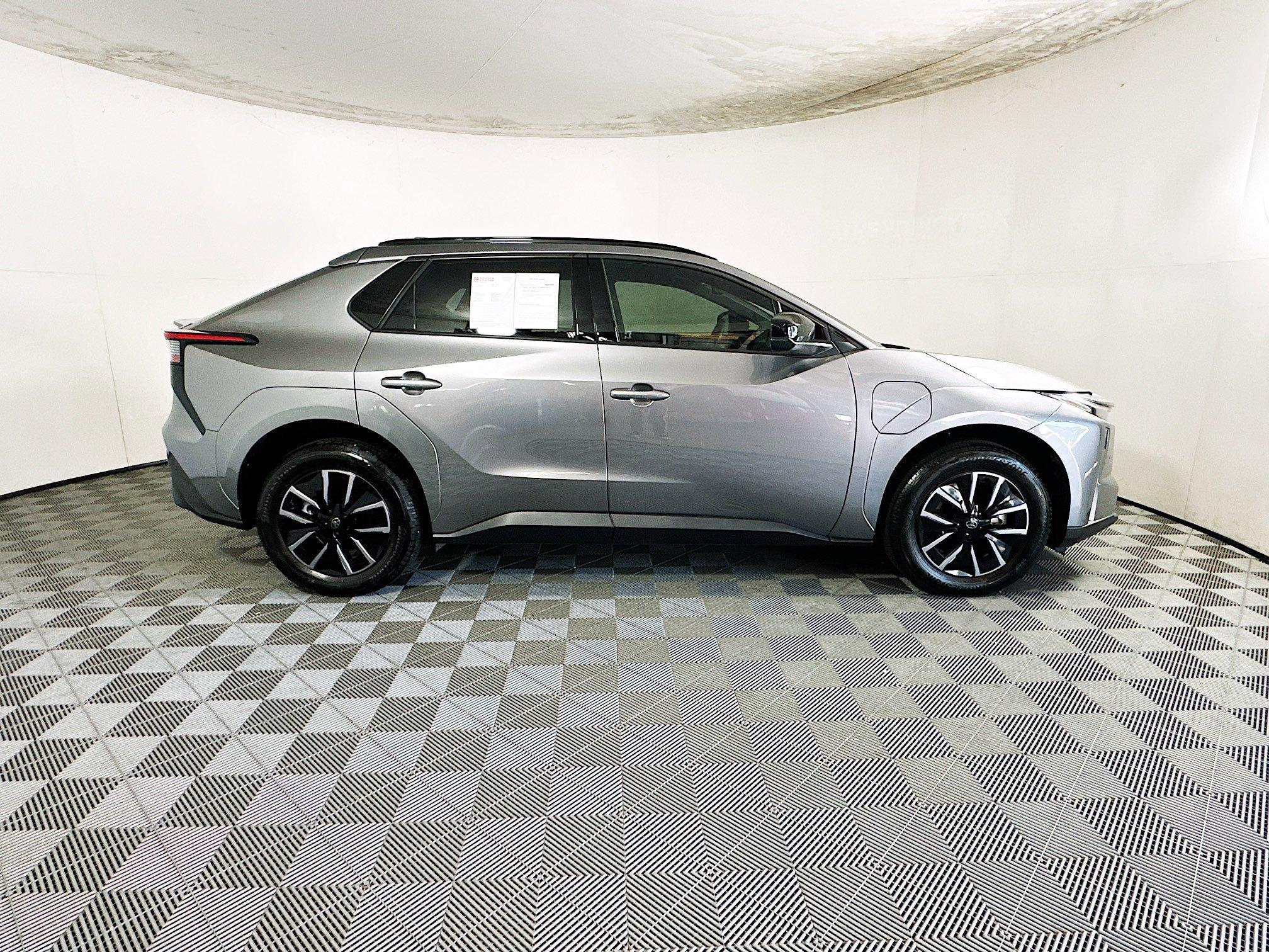 Toyota Bz Xle Fwd Sport Utility - Thumbnail 3