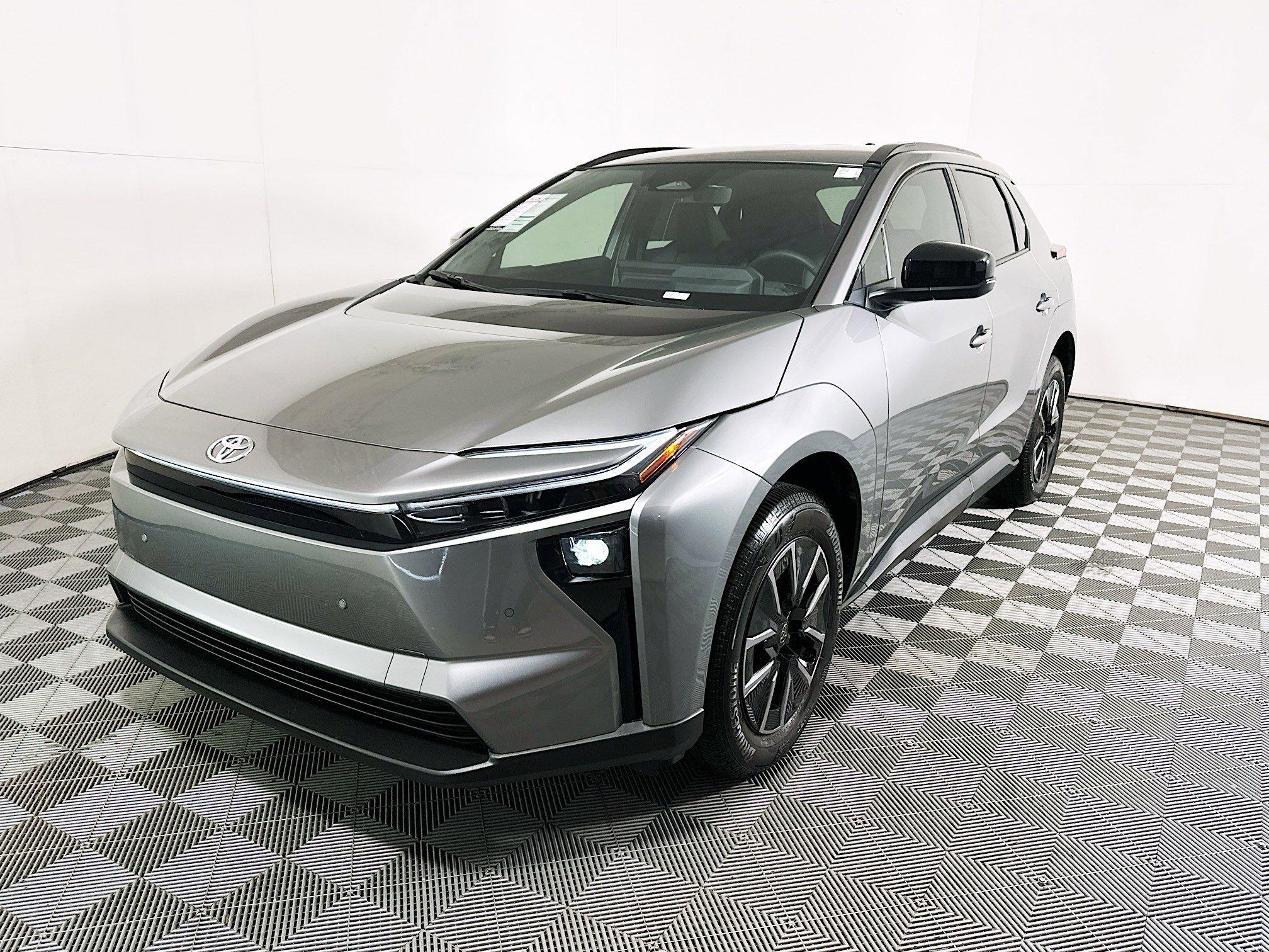 Toyota Bz Xle Fwd Sport Utility - Thumbnail 8