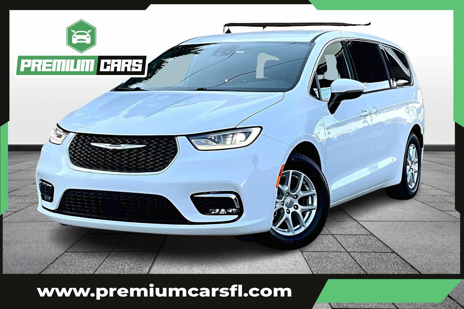 Chrysler Pacifica Touring Van 4D - View 1