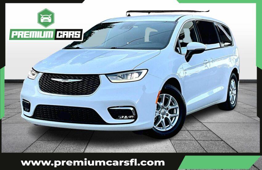 Chrysler Pacifica Touring Van 4D - Thumbnail 2