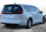 Chrysler Pacifica Touring Van 4D - Thumbnail 8