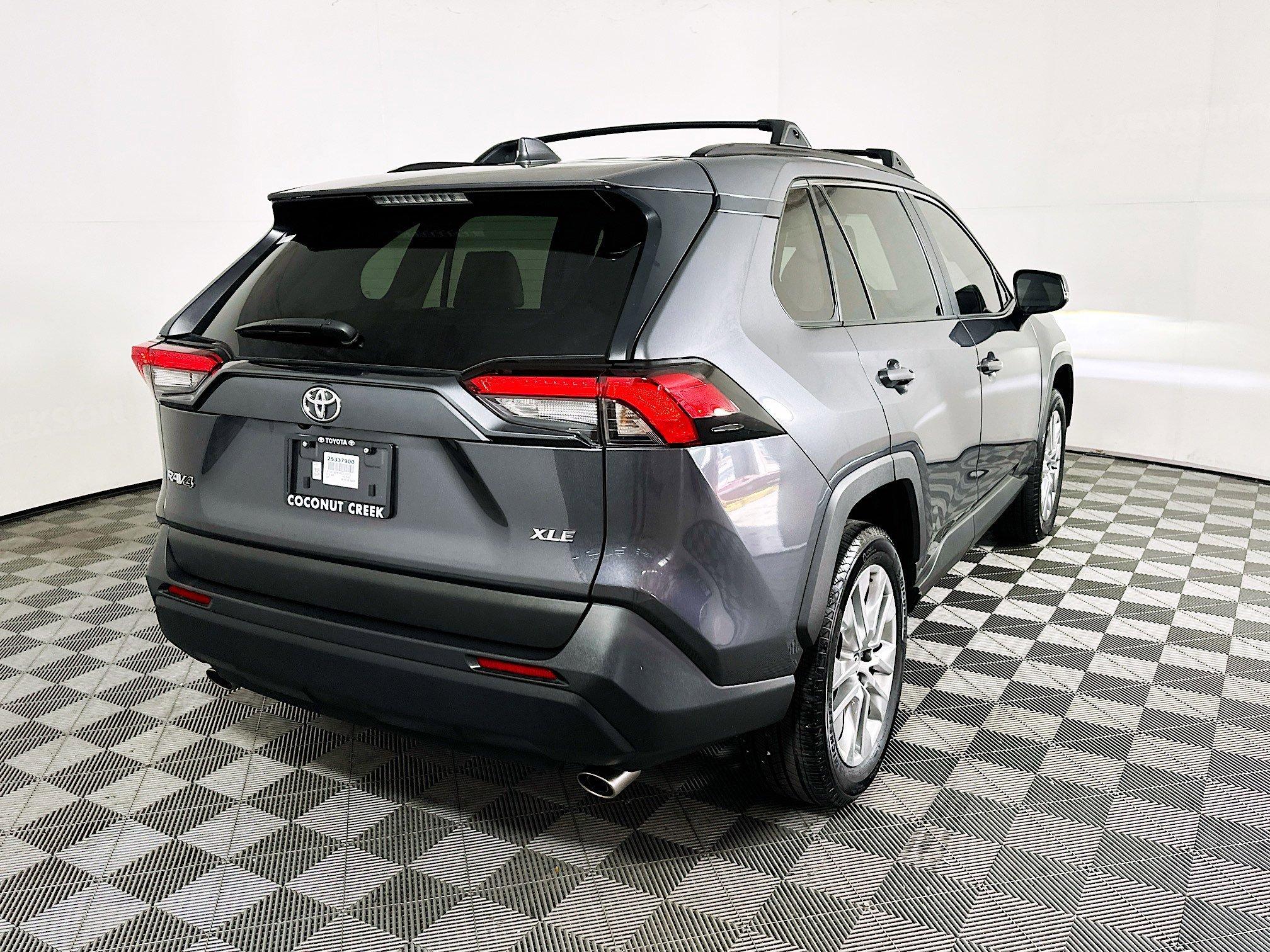 Toyota Rav4 Xle Premium Fwd Sport Utility - Thumbnail 4