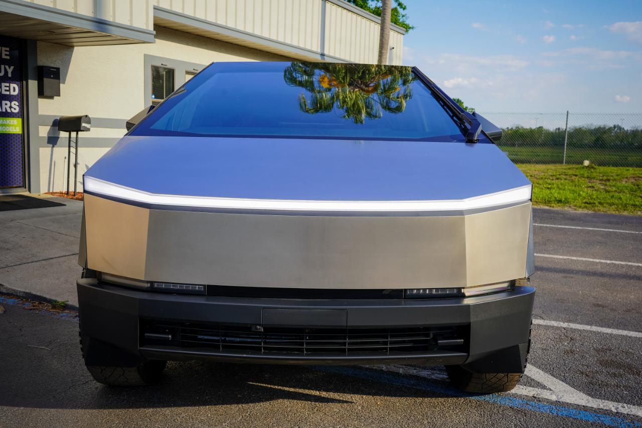 Tesla Cybertruck - Thumbnail 3