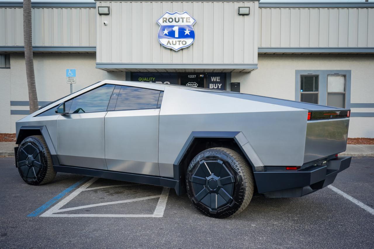 Tesla Cybertruck - Thumbnail 4