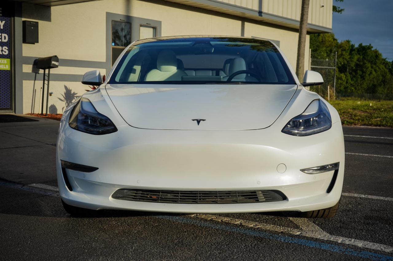 Tesla Model 3 - Thumbnail 3