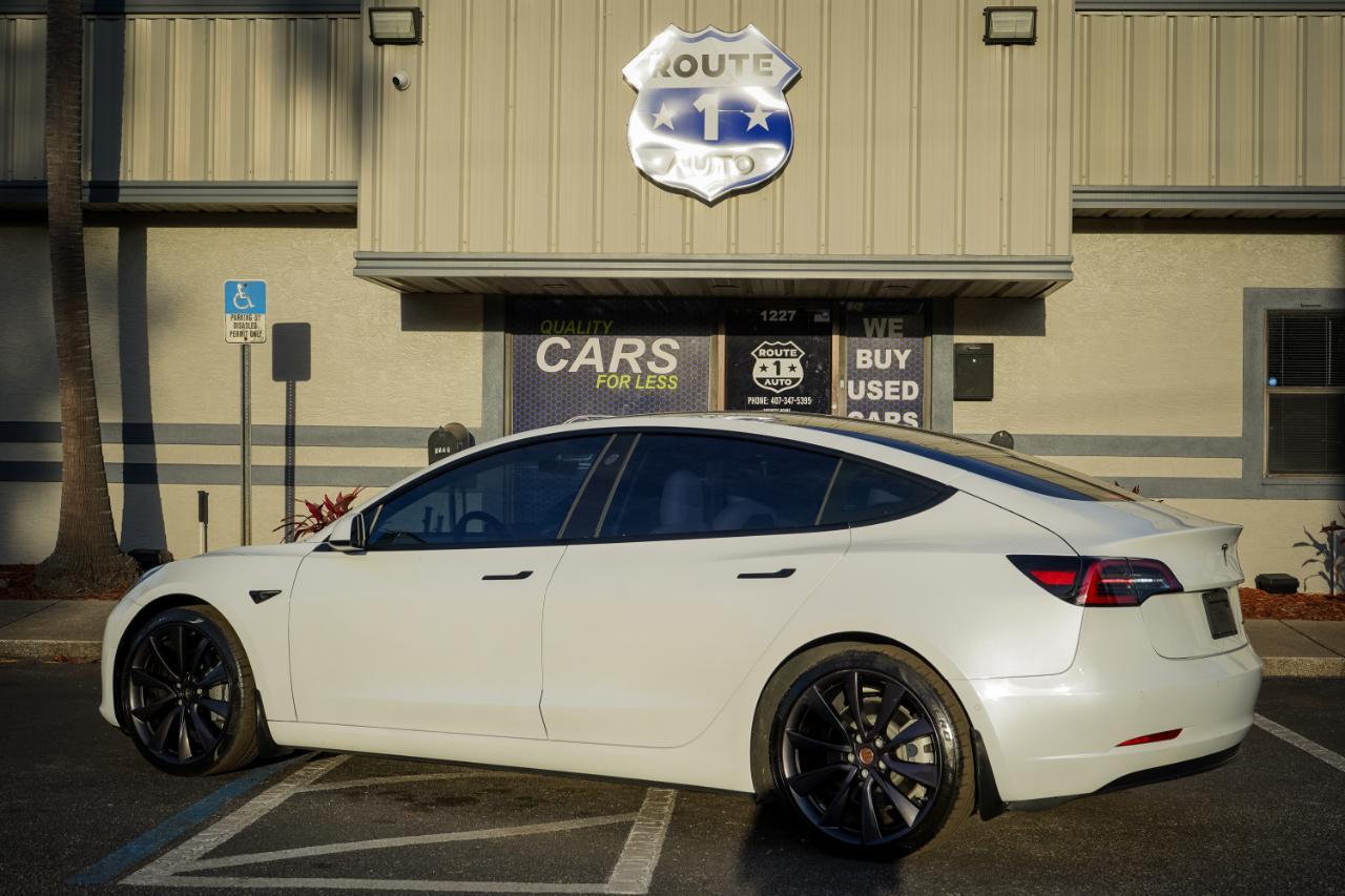 Tesla Model 3 - Thumbnail 4