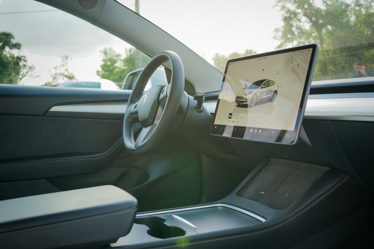 Tesla Model 3 - Thumbnail 12