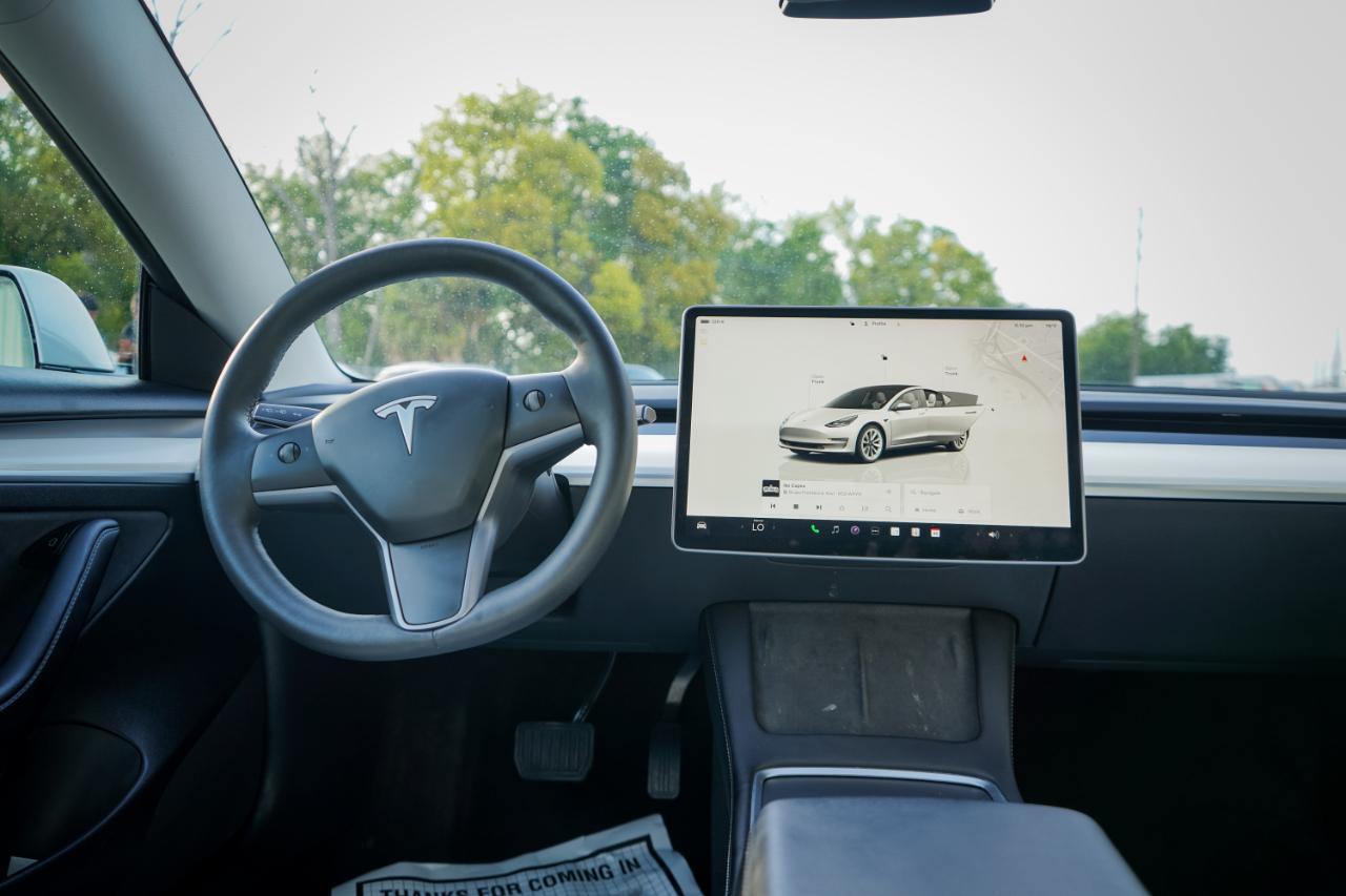 Tesla Model 3 - Thumbnail 11