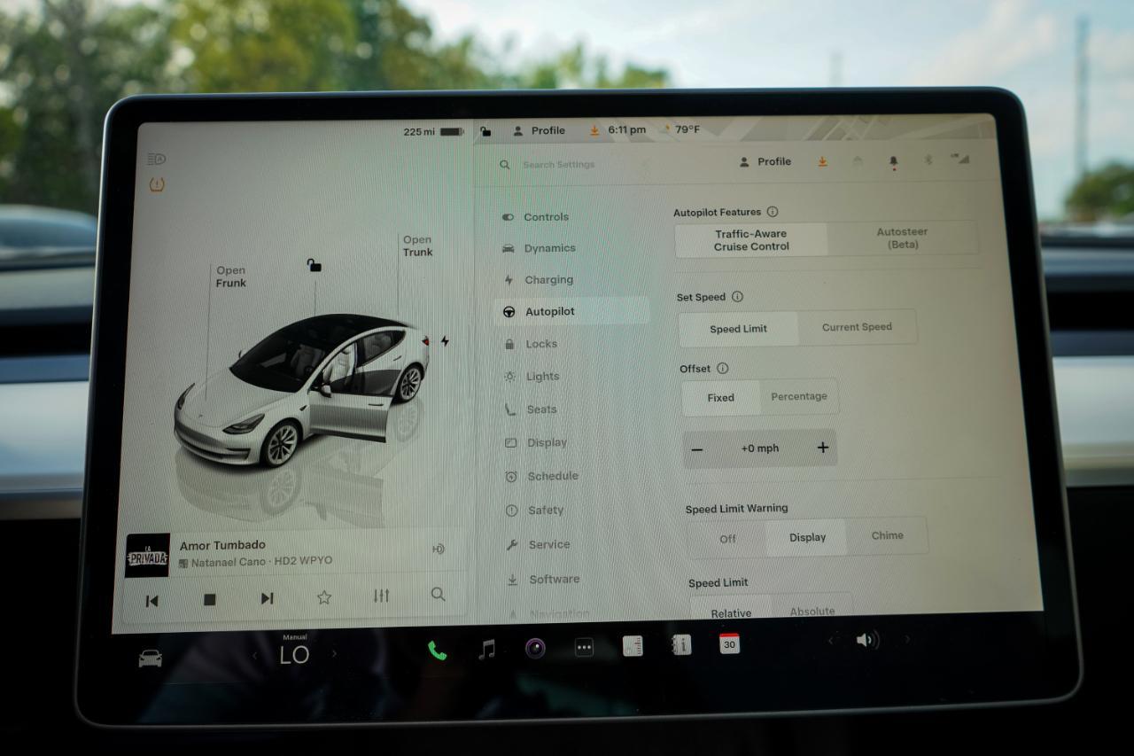 Tesla Model 3 - Thumbnail 14