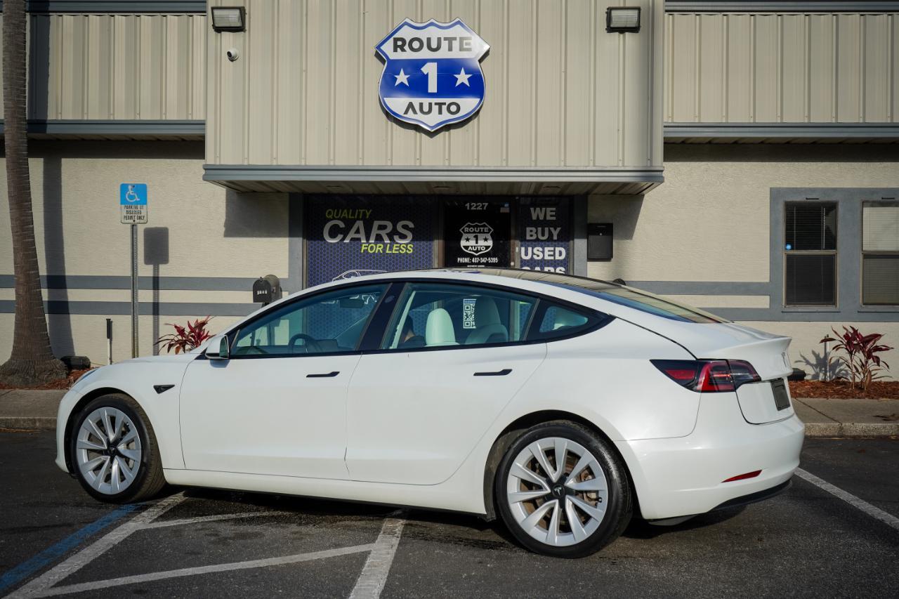 Tesla Model 3 - Thumbnail 4