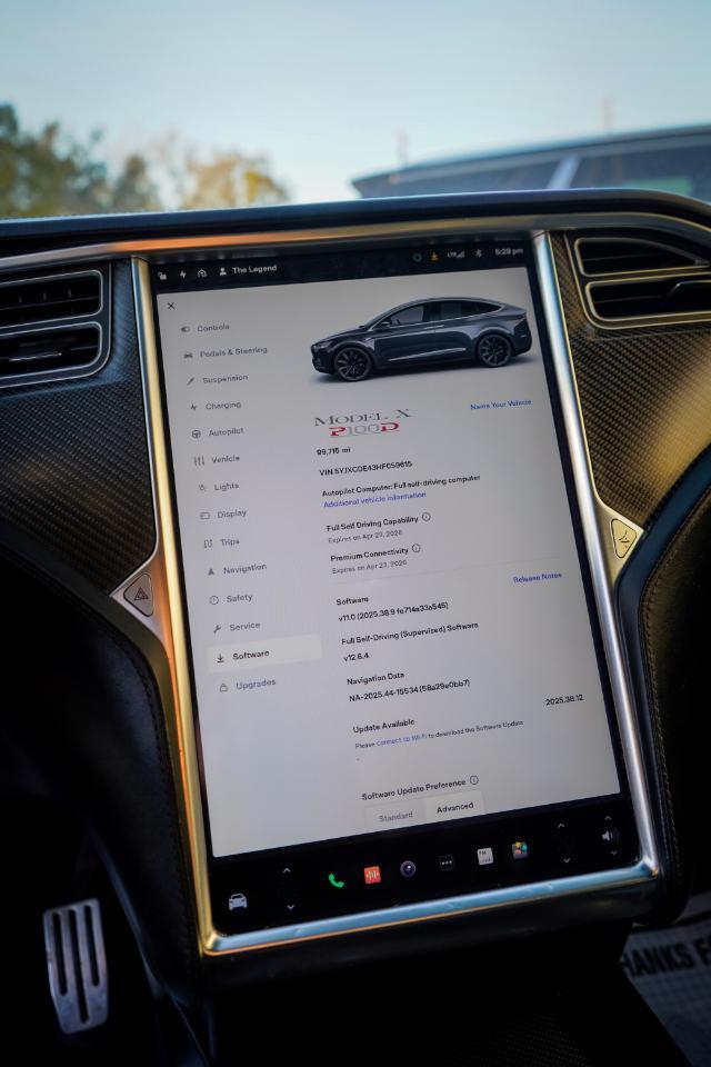 Tesla Model X - Thumbnail 8