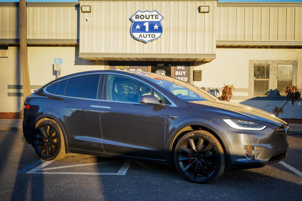 Tesla Model X - Thumbnail 3