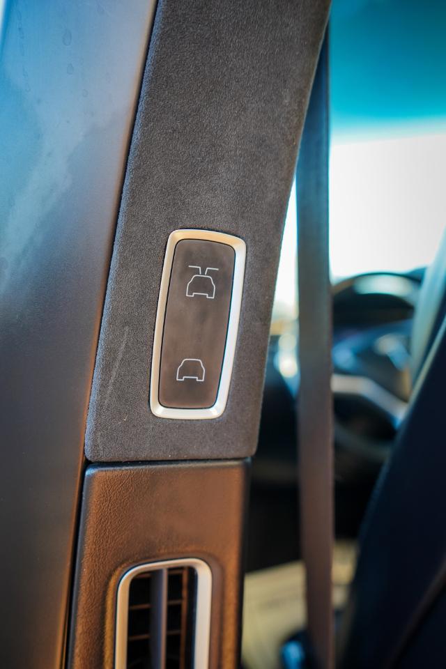 Tesla Model X - Thumbnail 2