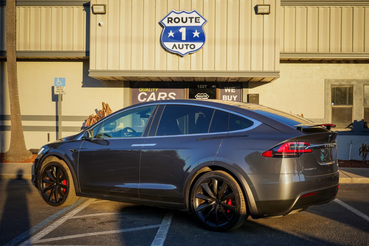 Tesla Model X - Thumbnail 4