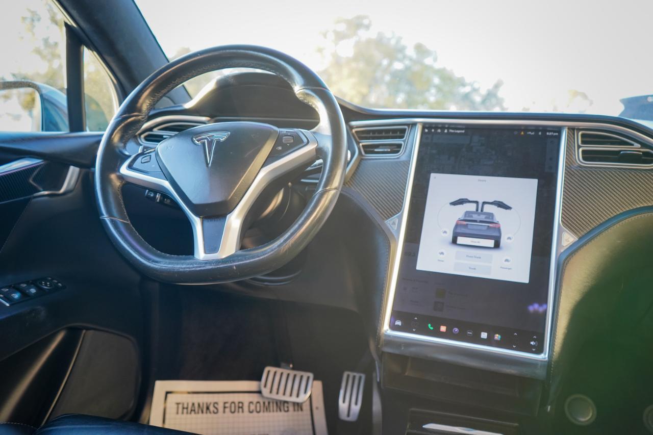Tesla Model X - Thumbnail 6