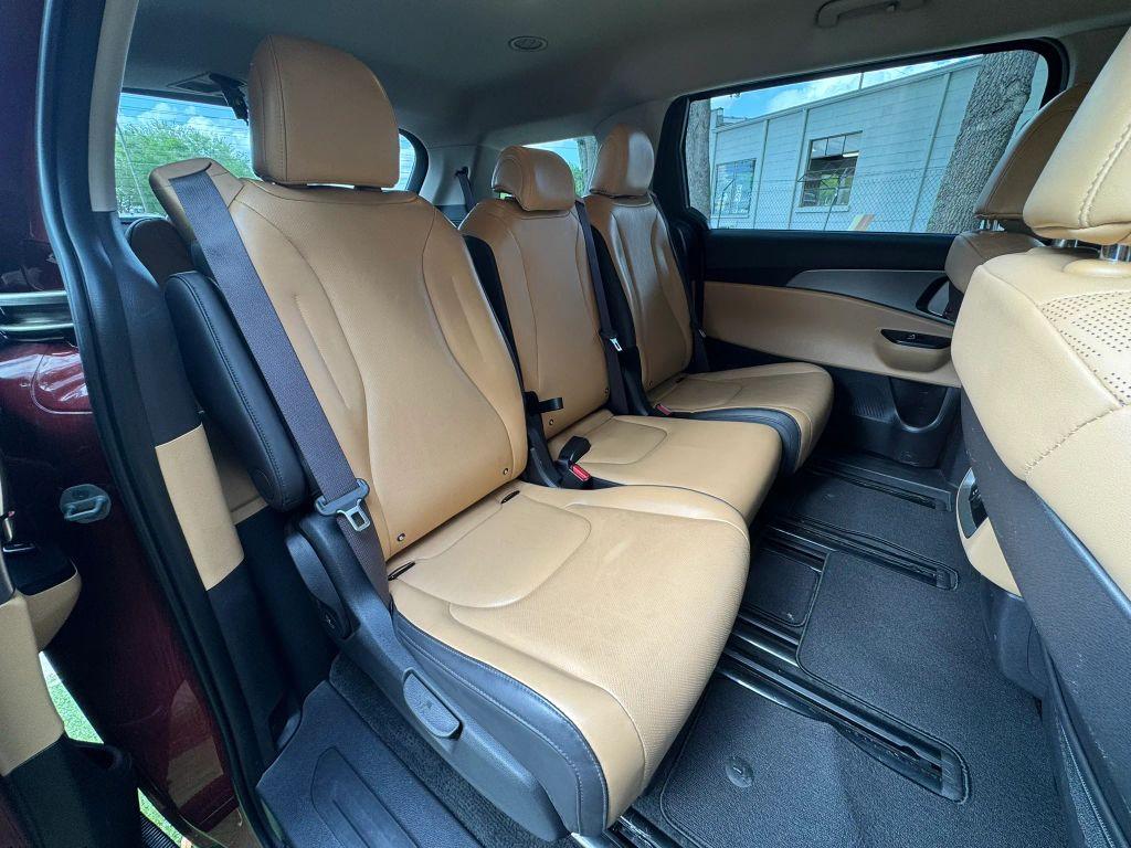 Kia Carnival - Thumbnail 11