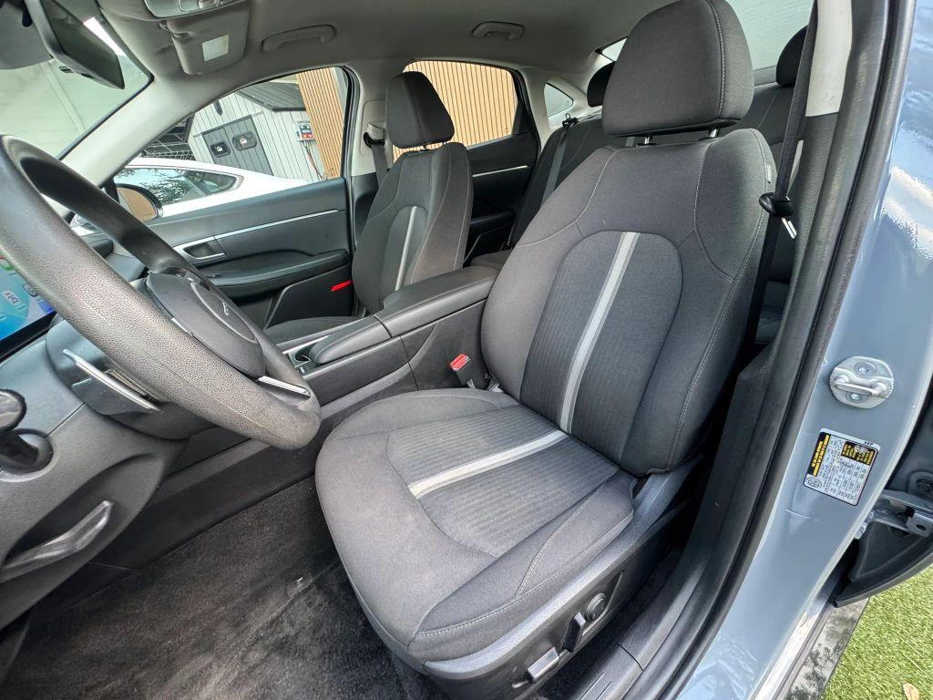 Hyundai Sonata - Thumbnail 2