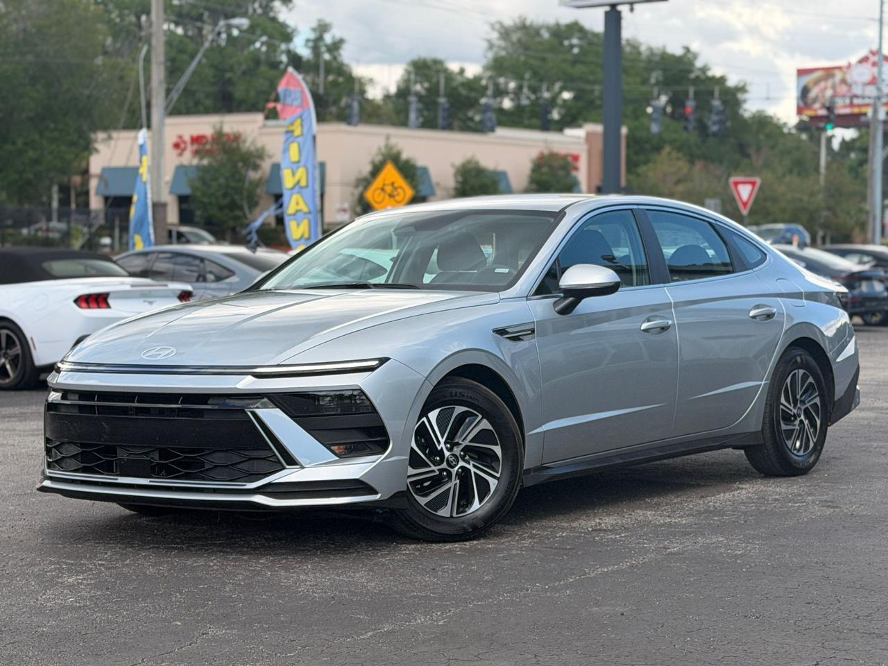 Hyundai Sonata Hybridblue - View 1