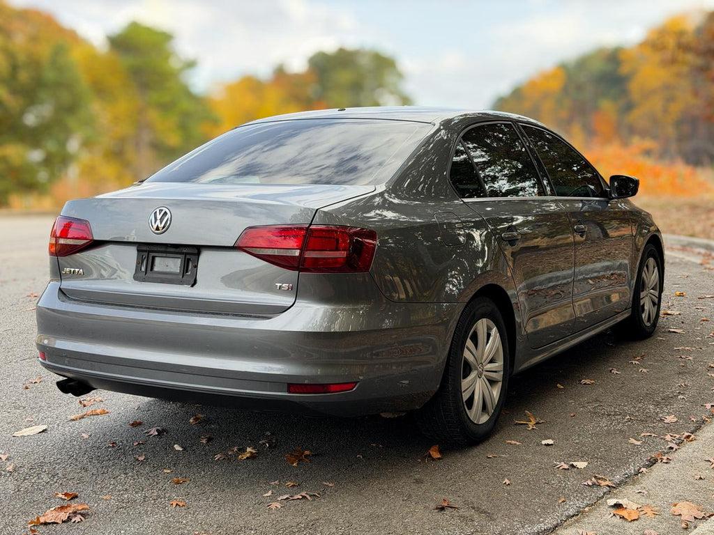 Volkswagen Jetta - Thumbnail 19