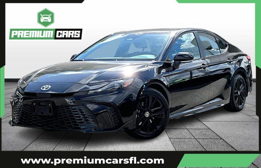 Toyota Camry Se Sedan 4D - Thumbnail 2