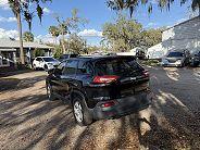 Jeep Cherokee Sport - Thumbnail 4