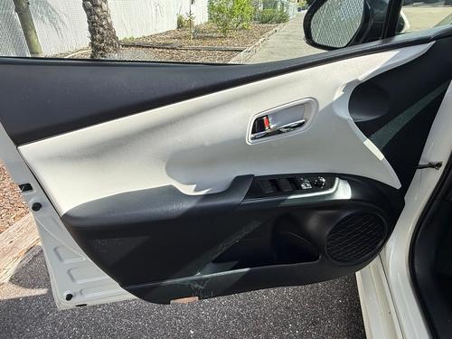 Toyota Prius Hybrid Xle Leather Pre-Collision Radar Cruise Lka Blind Spot 188K Miles - Car For Sale - Tampa - Thumbnail 9