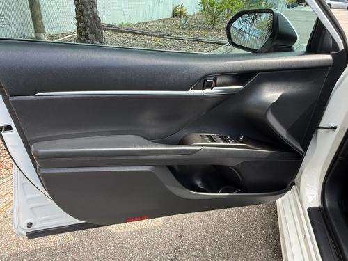 Toyota Camry Hybrid Se Leather Carplay Camera 255K - Car For Sale - Tampa Hybrids Inc. - Thumbnail 9