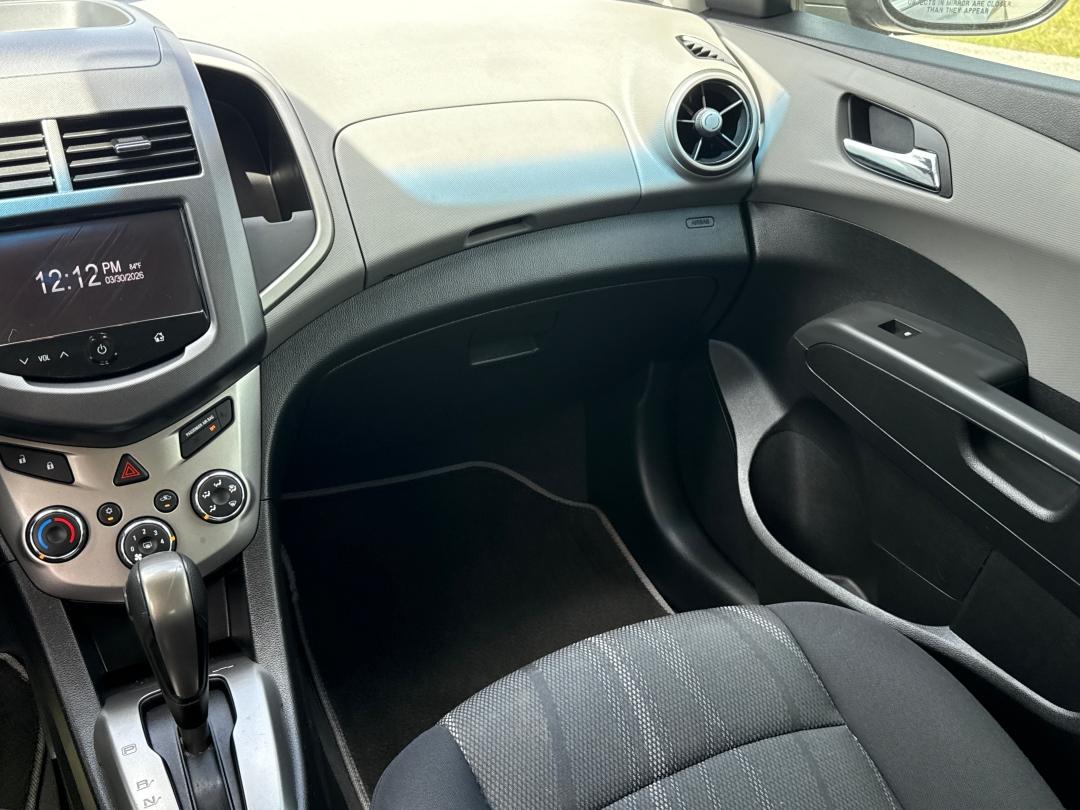 Chevrolet Sonic Lt Auto - Thumbnail 14