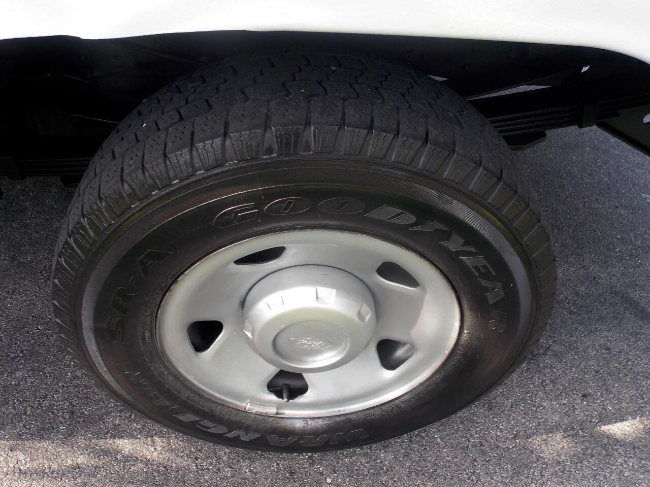 Ford Super Duty F-350 Srw2Wd Crew Cab 156" Xl - Thumbnail 2