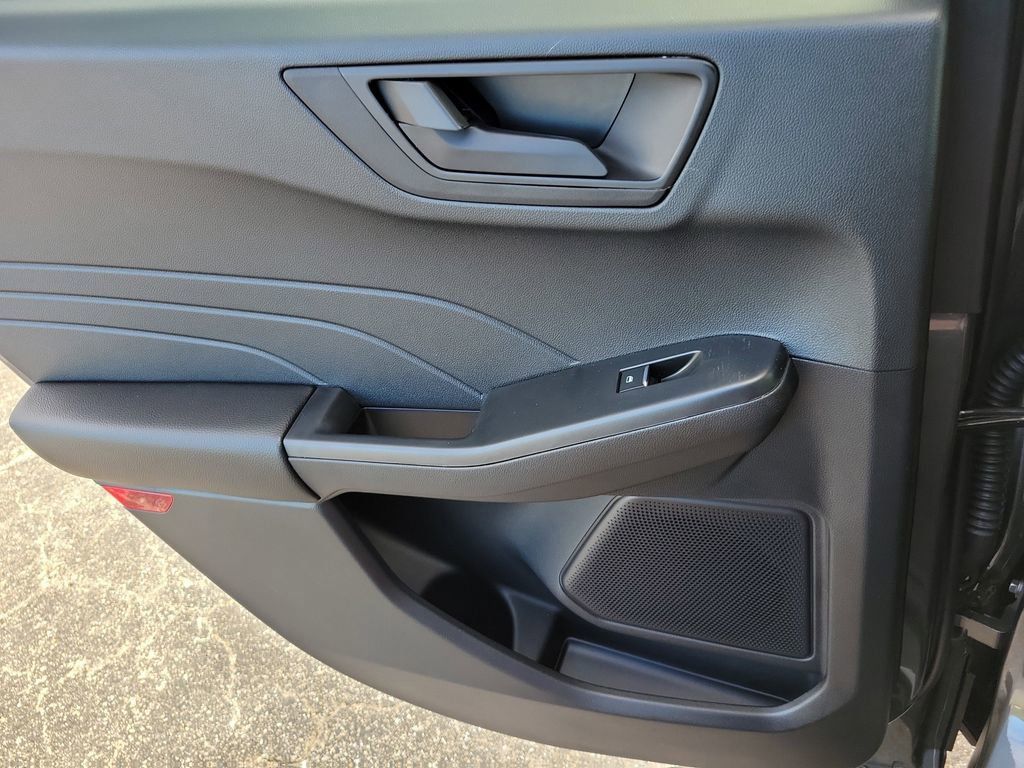 Ford Escape - Thumbnail 11