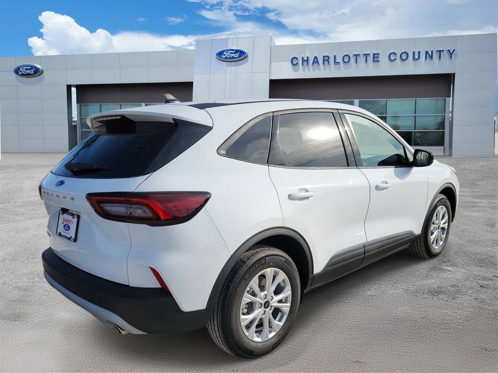 Ford Escape - Thumbnail 4