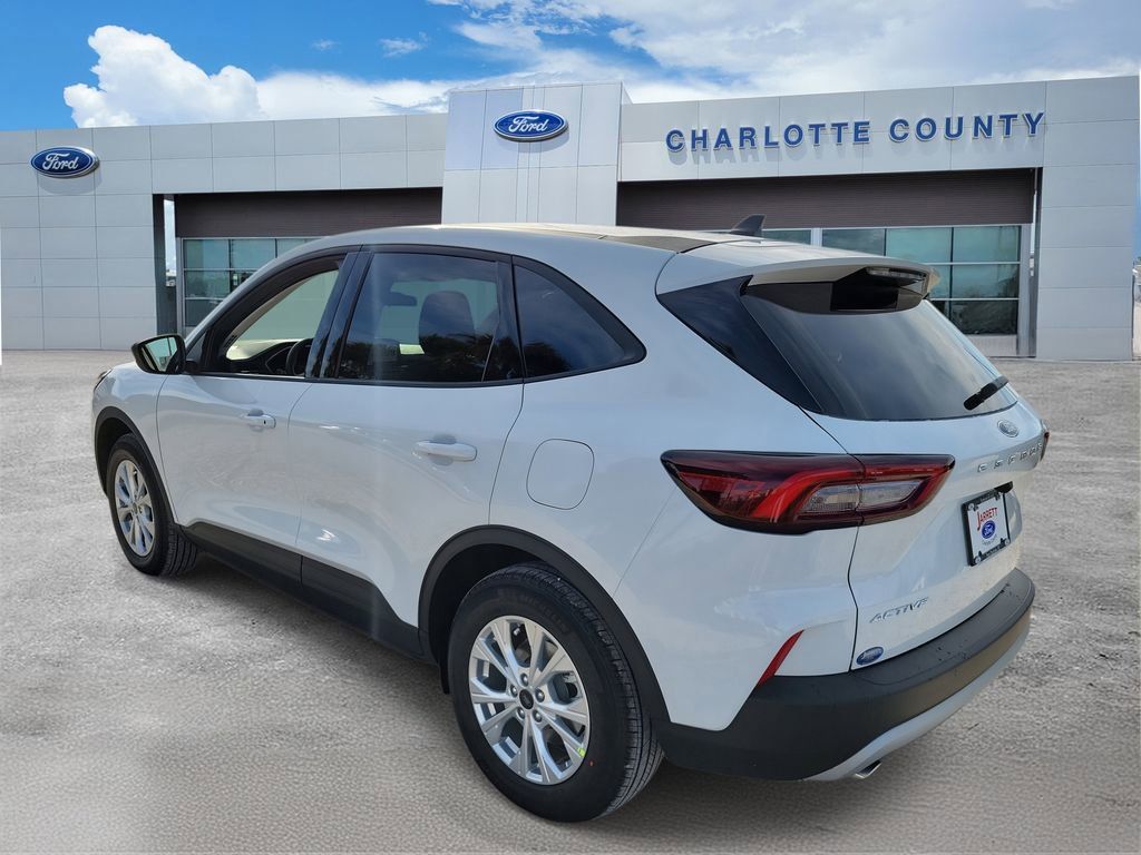 Ford Escape - Thumbnail 3